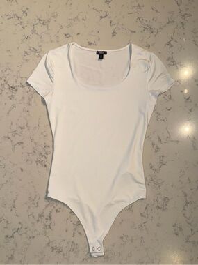 Express Body Contour Scoop Neck Short Sleeve Bodysuit White- XS